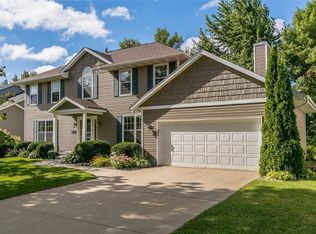 7401 Hampshire Dr NE, Cedar Rapids, IA 52402