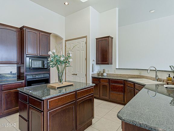 3rd image of 837 N Circulo Zagala