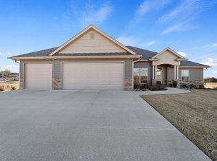 520 Red Feather Ct, Columbia, MO 65203