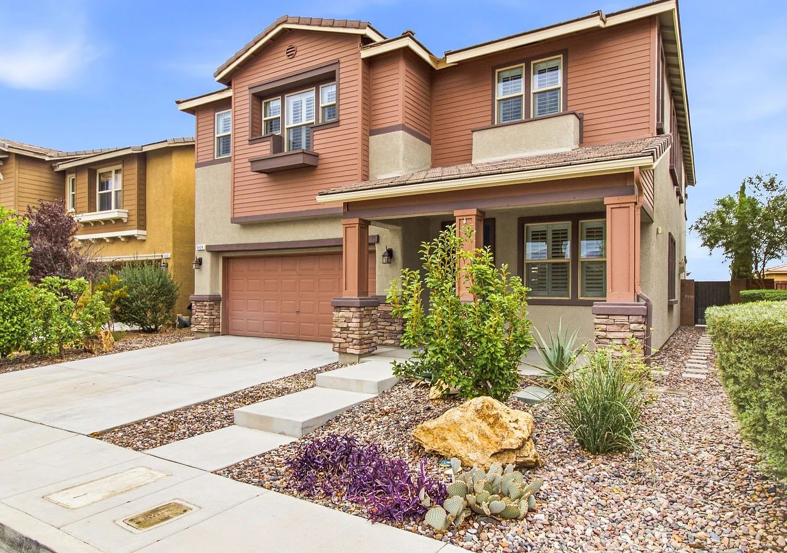 Beautifully upgraded Summerlin home with a private pool and spa! — Photo 2