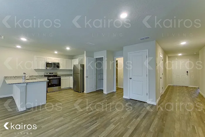 3 bed, 2.0 bath, 1477 sqft, $1,715 — Photo 2