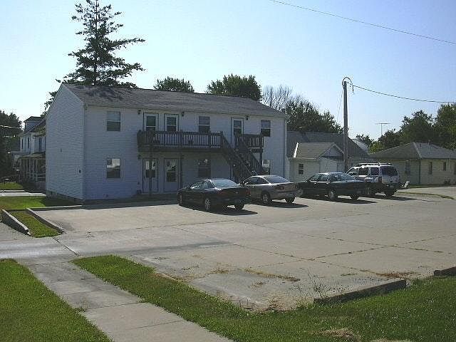 411 W Pierce