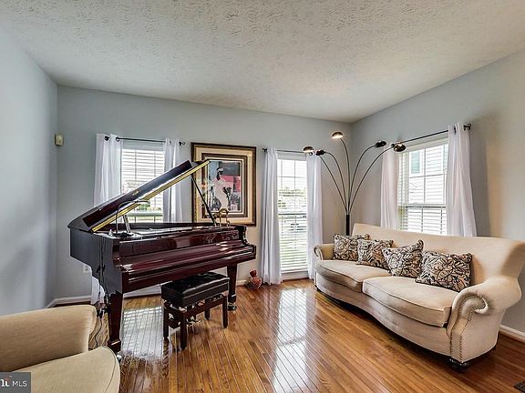 4th image of 204 Eisenhower Ct