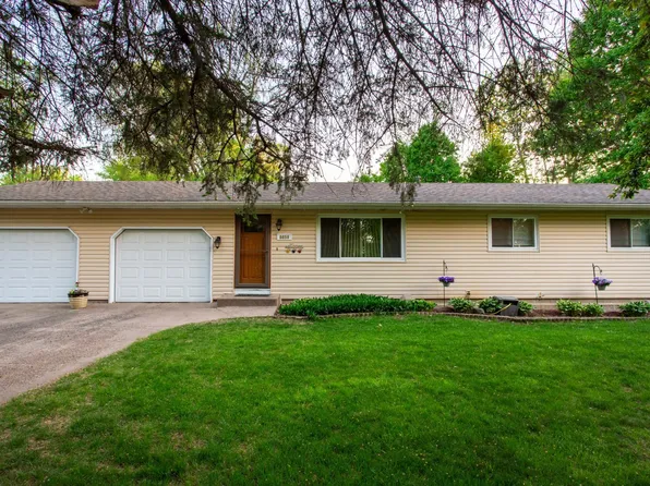 8659 215th St N, Forest Lake, MN 55025