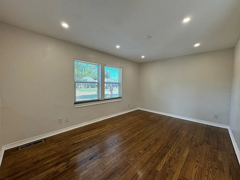 1535 NE 42nd St — Photo 8
