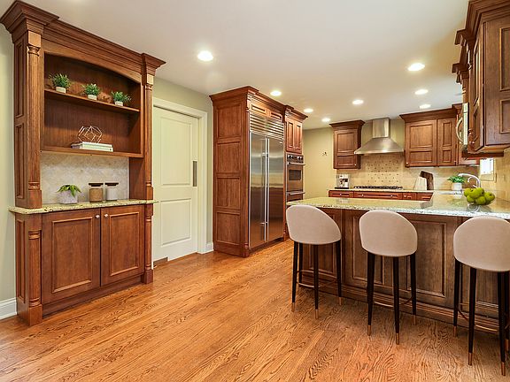 2nd image of 85 Hemlock Ln