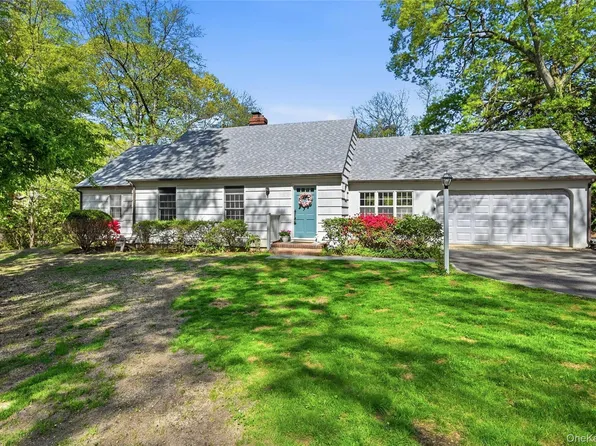 16 Brian Court, Northport, NY 11768