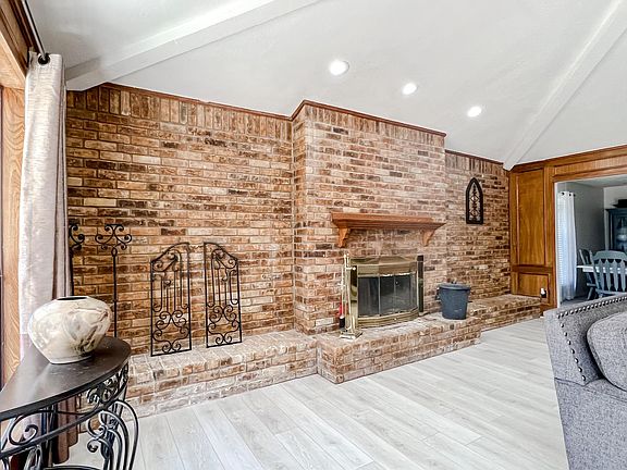 2nd image of 6802 Lakeshore Dr