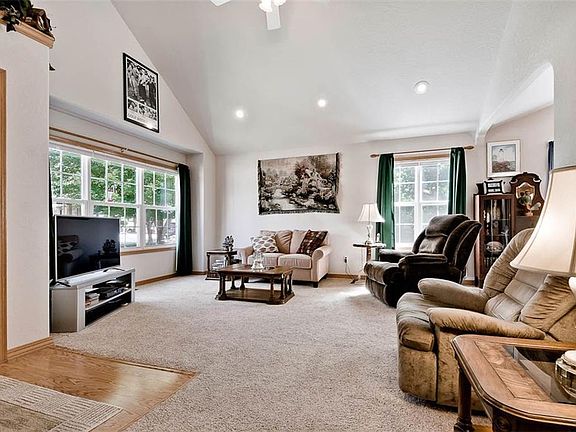 2nd image of 2 Lockerbie Cir