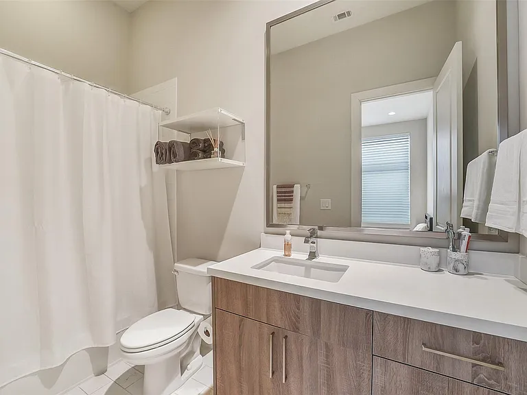 1004 California St #203 — Photo 28