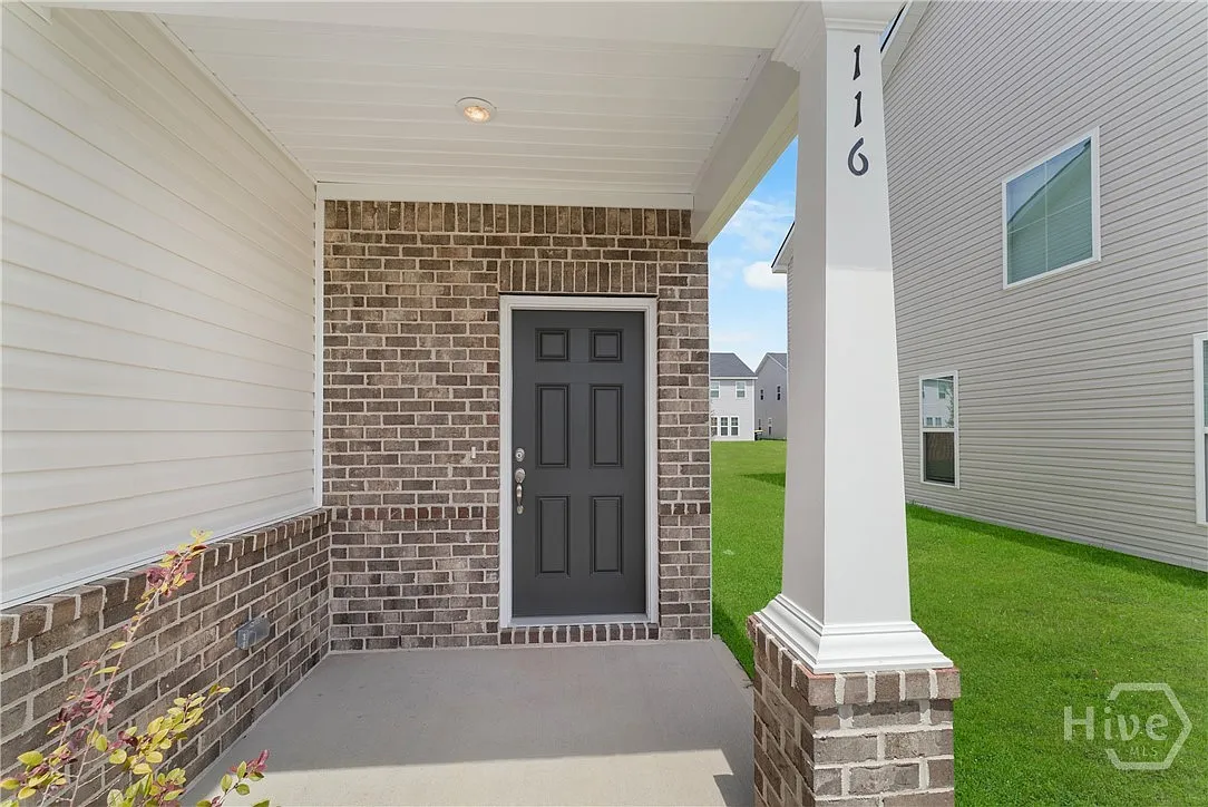 4 bed, 2.5 bath, 2005 sqft, $2,400 — Photo 4