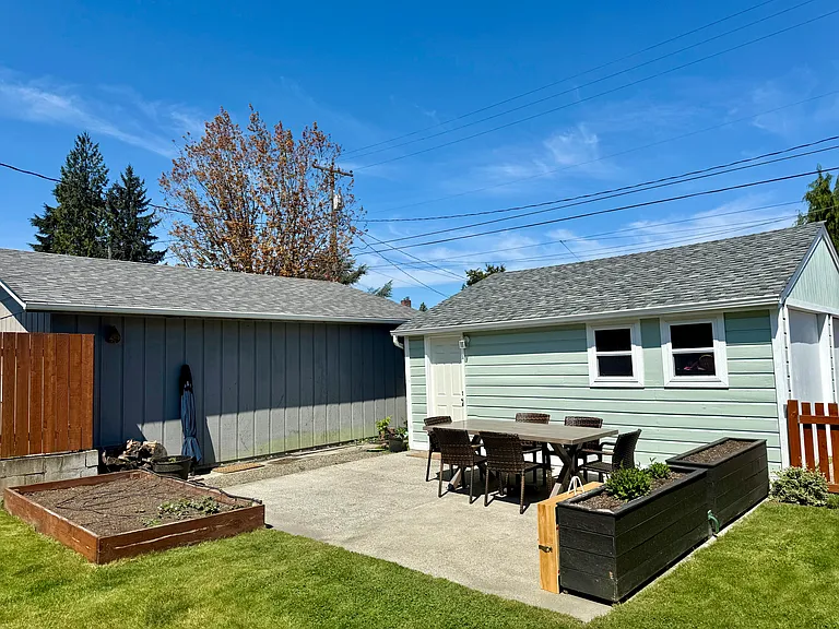 3107 S 18th St — Photo 32