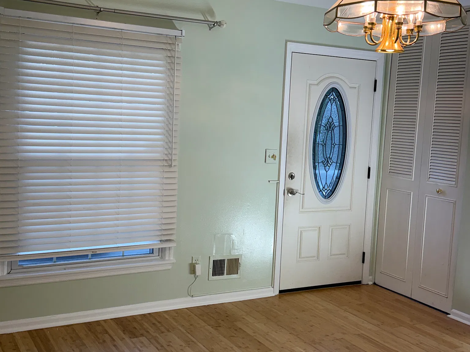 3 bed, 1.5 bath, 1160 sqft, $1,600 — Photo 4