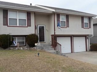 1717 SW Hidden Valley Dr, Topeka, KS 66615