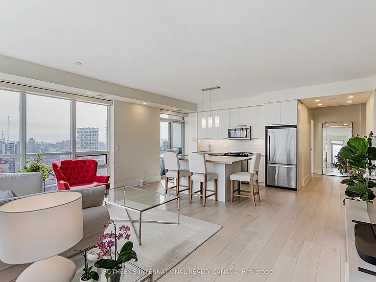 70 Roehampton Ave #2014 — Photo 9