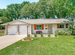 1028 Meadowbrook Dr, Grapevine, TX 76051