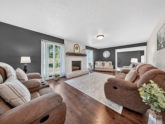 3rd image of 360 Marshall Rd