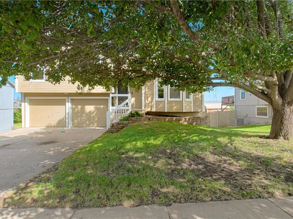 14105 Lora St, Smithville, MO 64089