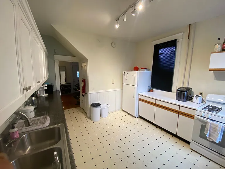 2067 Dayton Ave — Photo 5