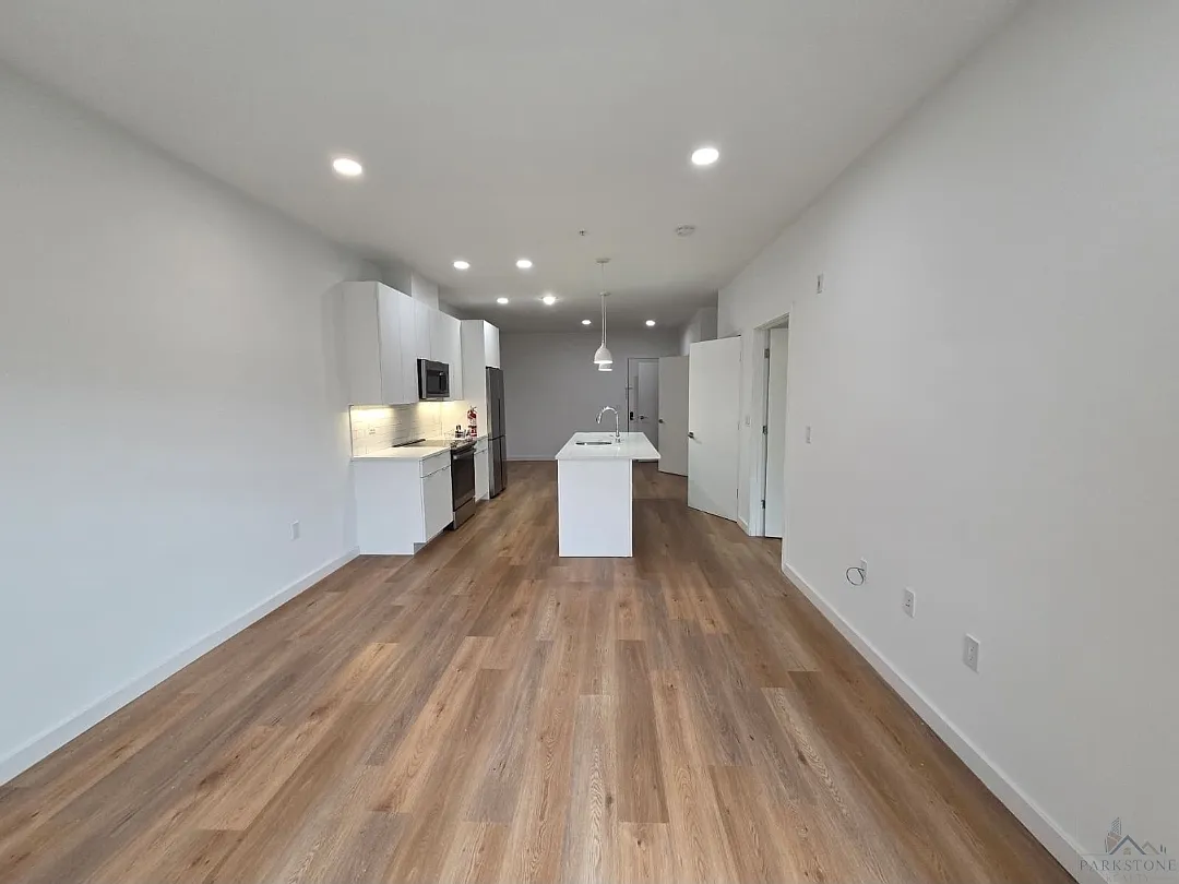 2 bed, $2,850 — Photo 3