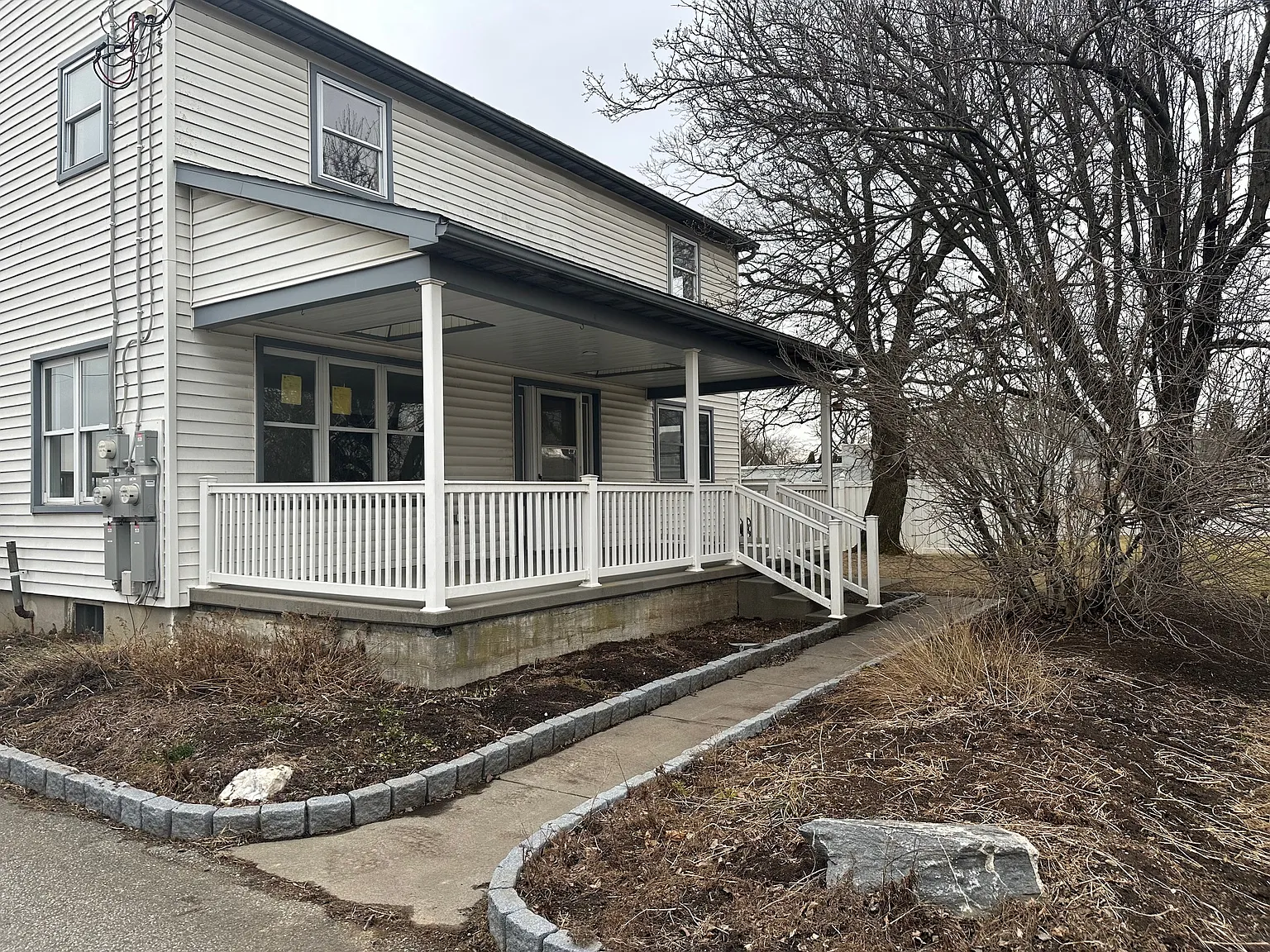 2 bed, 1200 sqft, $1,570 — Photo 1