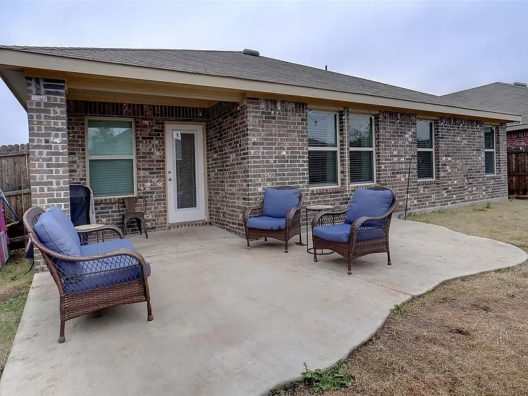 104 Omaha Ln — Photo 6