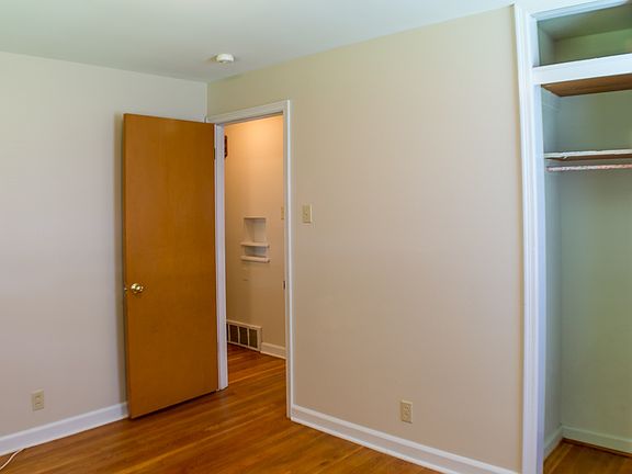 9821 Gloucester - Fasterhouse property managmenet rental hou