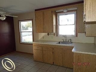 5th image of 1038 Riverbank St
