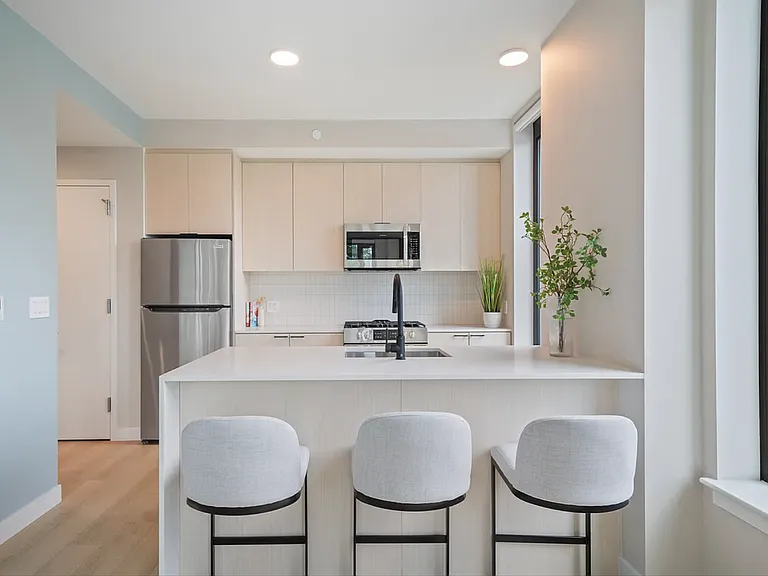 15310 88th Ave #906 — Photo 9