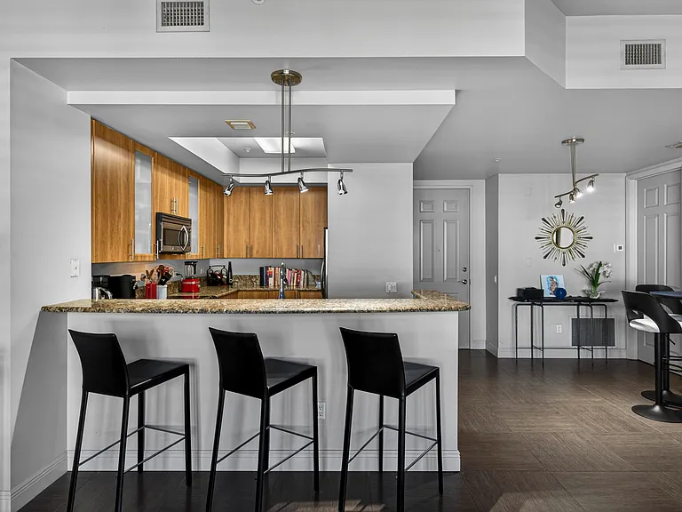 2633 NE 14th Ave #111 — Photo 5