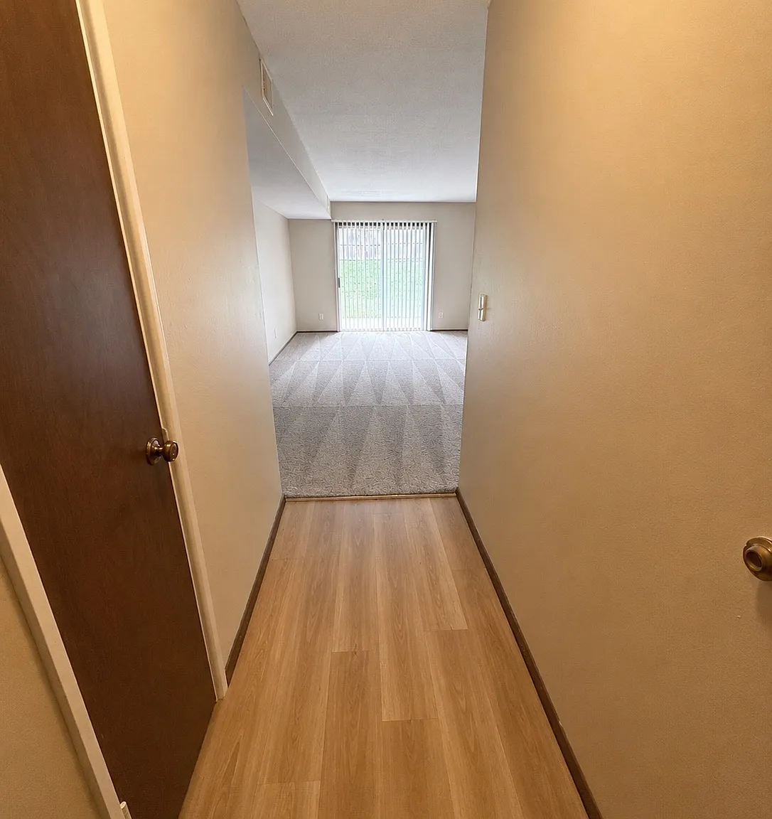 1 bed, 856 sqft, $949 — Photo 4