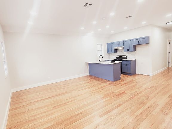 5th image of 671 Summit Ave #101