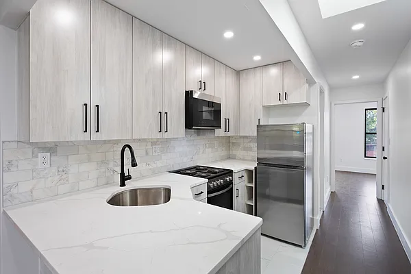 Rented by Safdie Realty Group | media 13