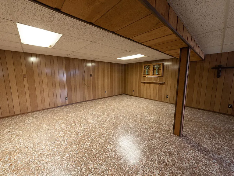 Claremont Cir — Photo 12