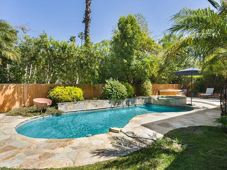 5136 Woodley Ave — Photo 1