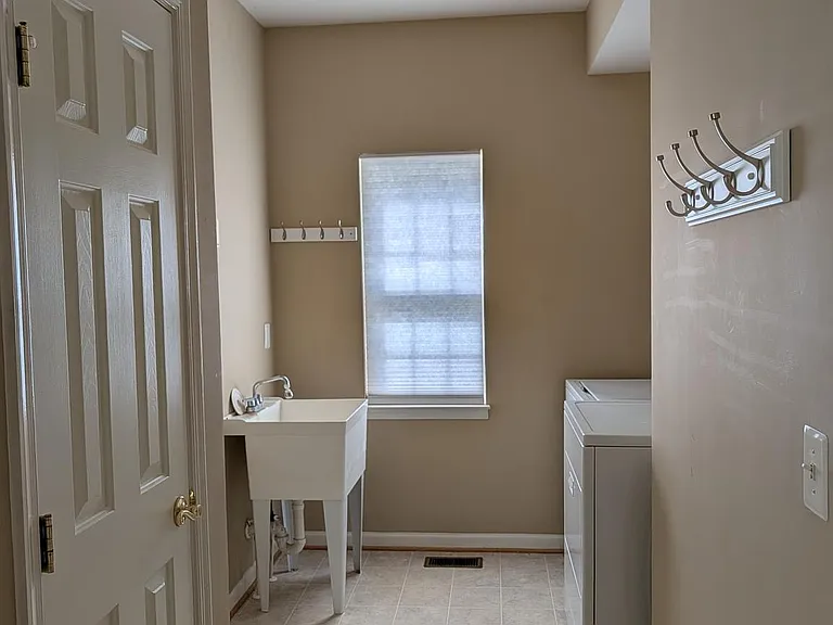 44476 Livonia Ter — Photo 28