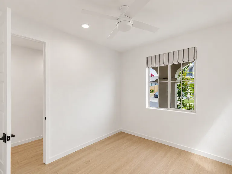 633 E Silver Fox Way — Photo 23