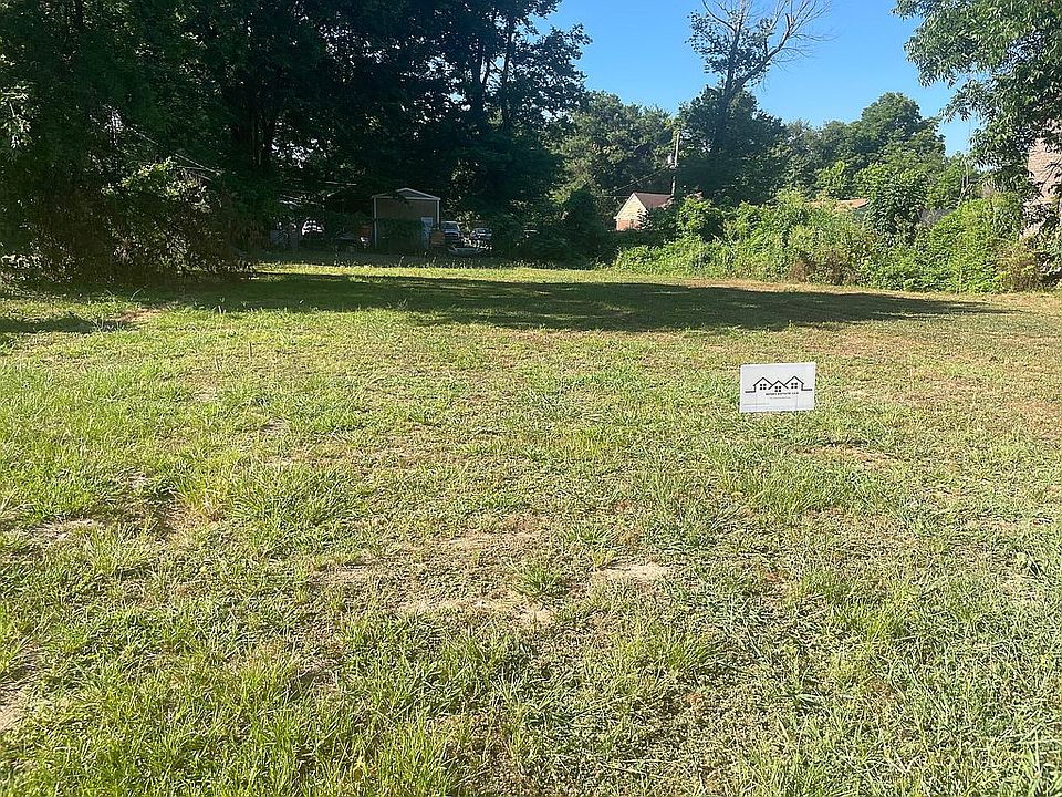 2nd image of 2235 Lyon Ave
