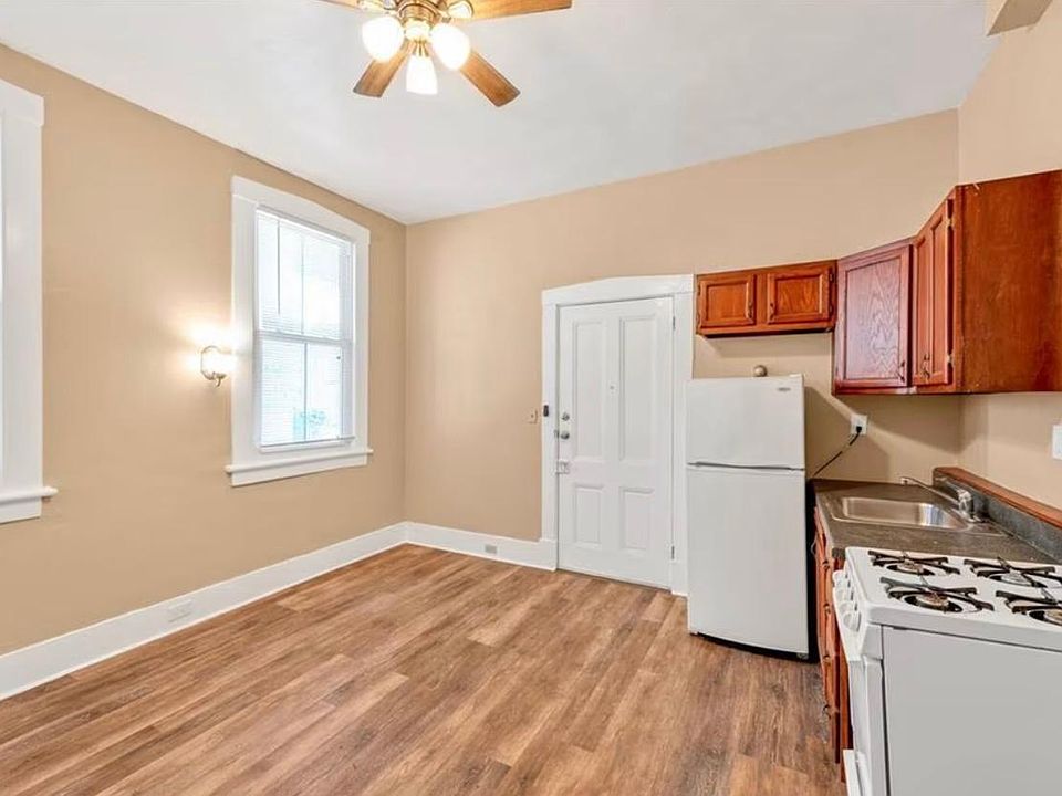 1st image of 424 London St #A