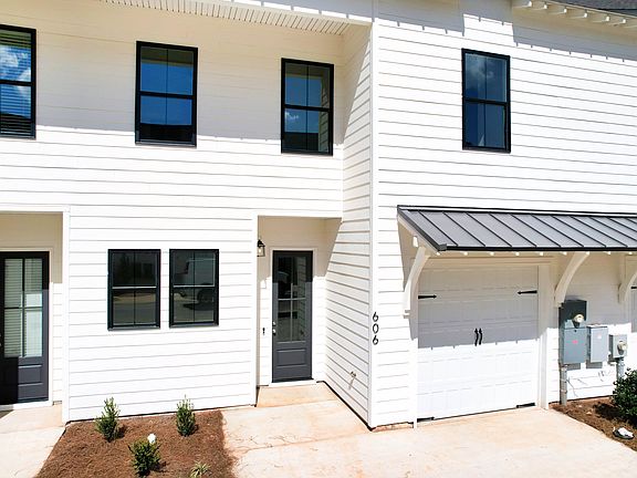 The Townhomes at Owens Crossing