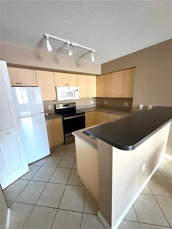 2 bed, 2.0 bath, 1087 sqft, $1,850 — Photo 2