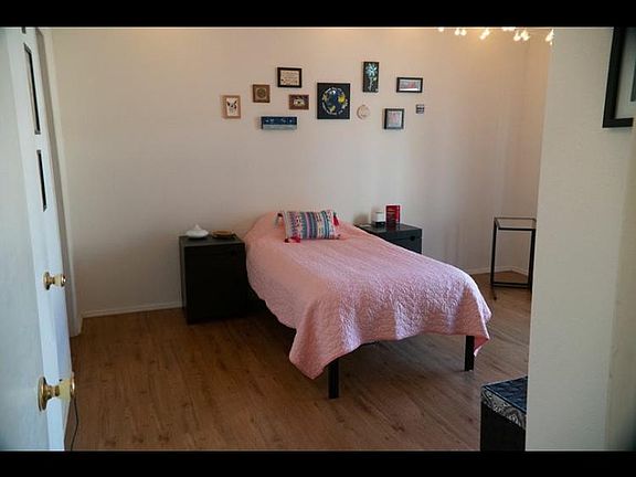 5th image of 3612 Vinton Ave #8