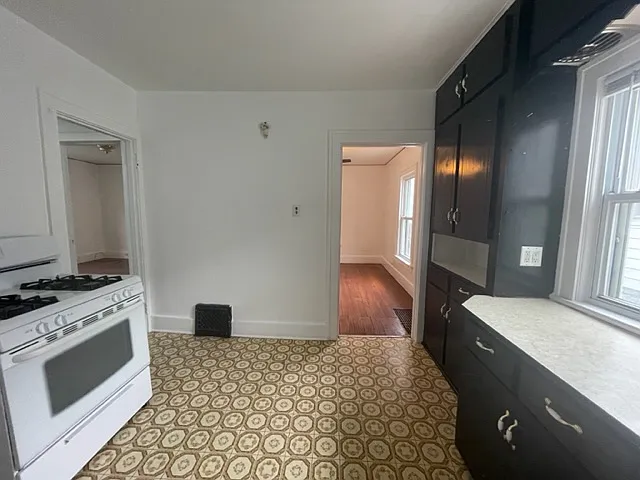 1141 N College St — Photo 12