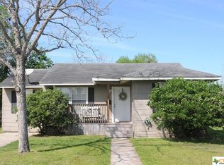 906 E Mesquite Ln, Victoria, TX 77901