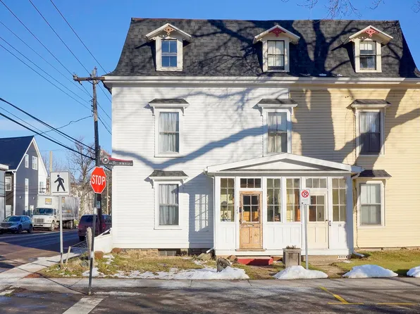 240 Hillsborough St, Charlottetown, PE C1A 4X1