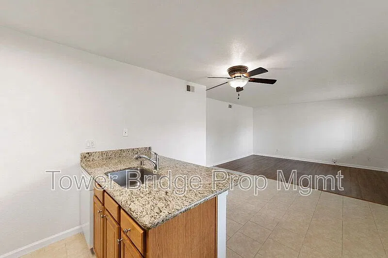 2 bed, 1.0 bath, 924 sqft, $1,650 — Photo 4
