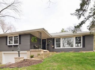 221 Cumnor Ave, Glen Ellyn, IL 60137