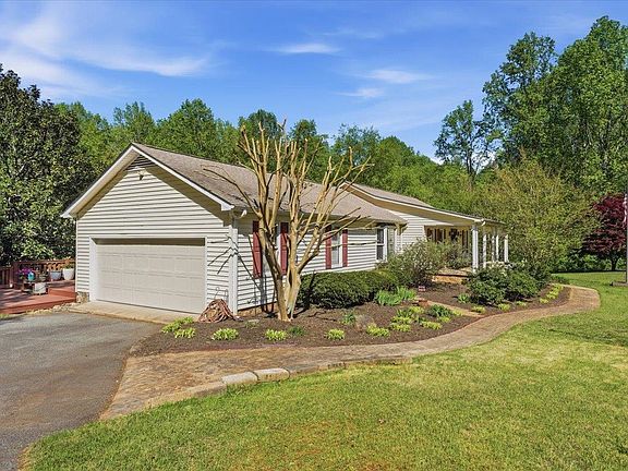 3rd image of 310 Holly Springs Rd