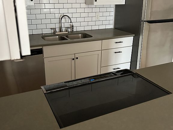 2nd image of 224 5th St #203