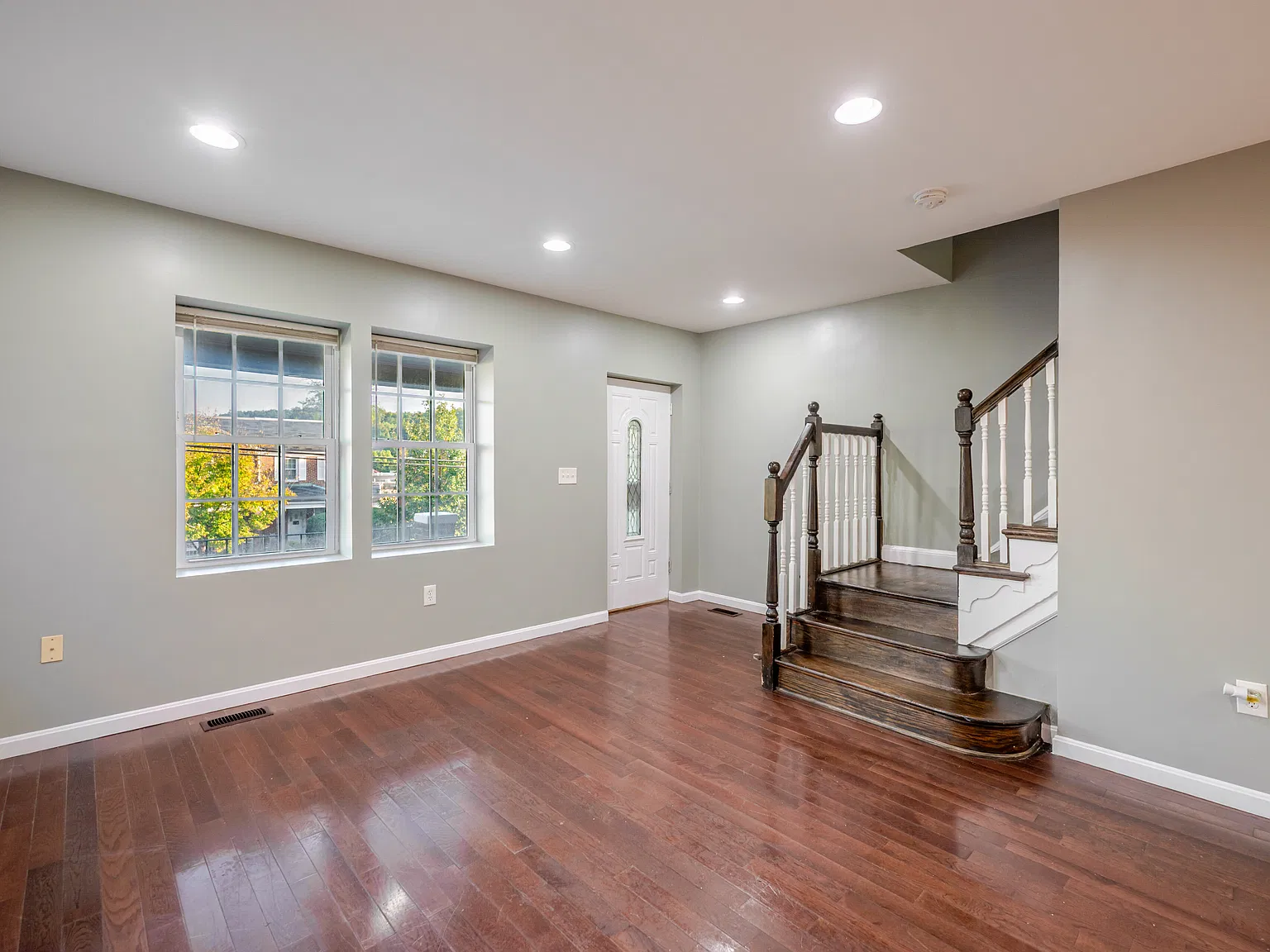 3 bed, 3738 sqft, $2,495 — Photo 2